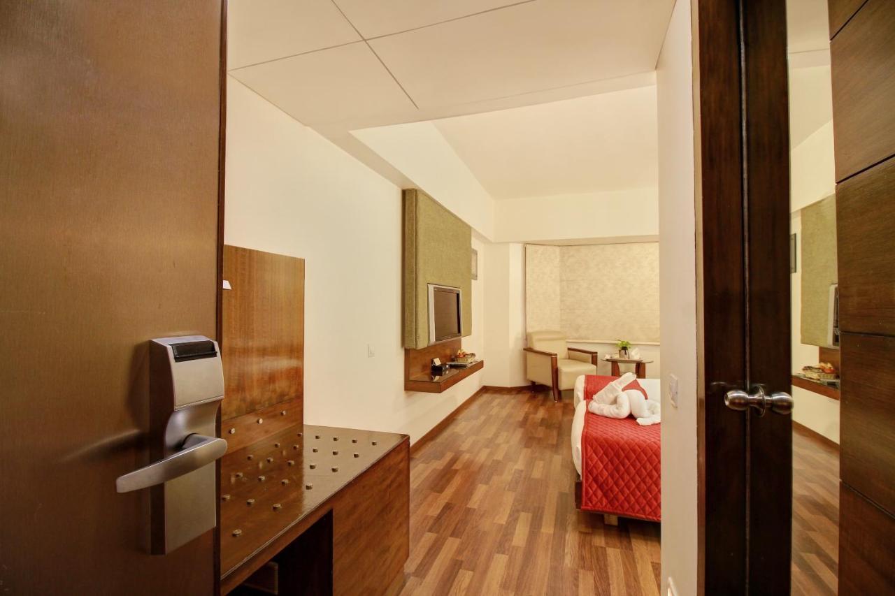 Hotel Monarch Luxur - Infantry Road Bangalore Exterior foto