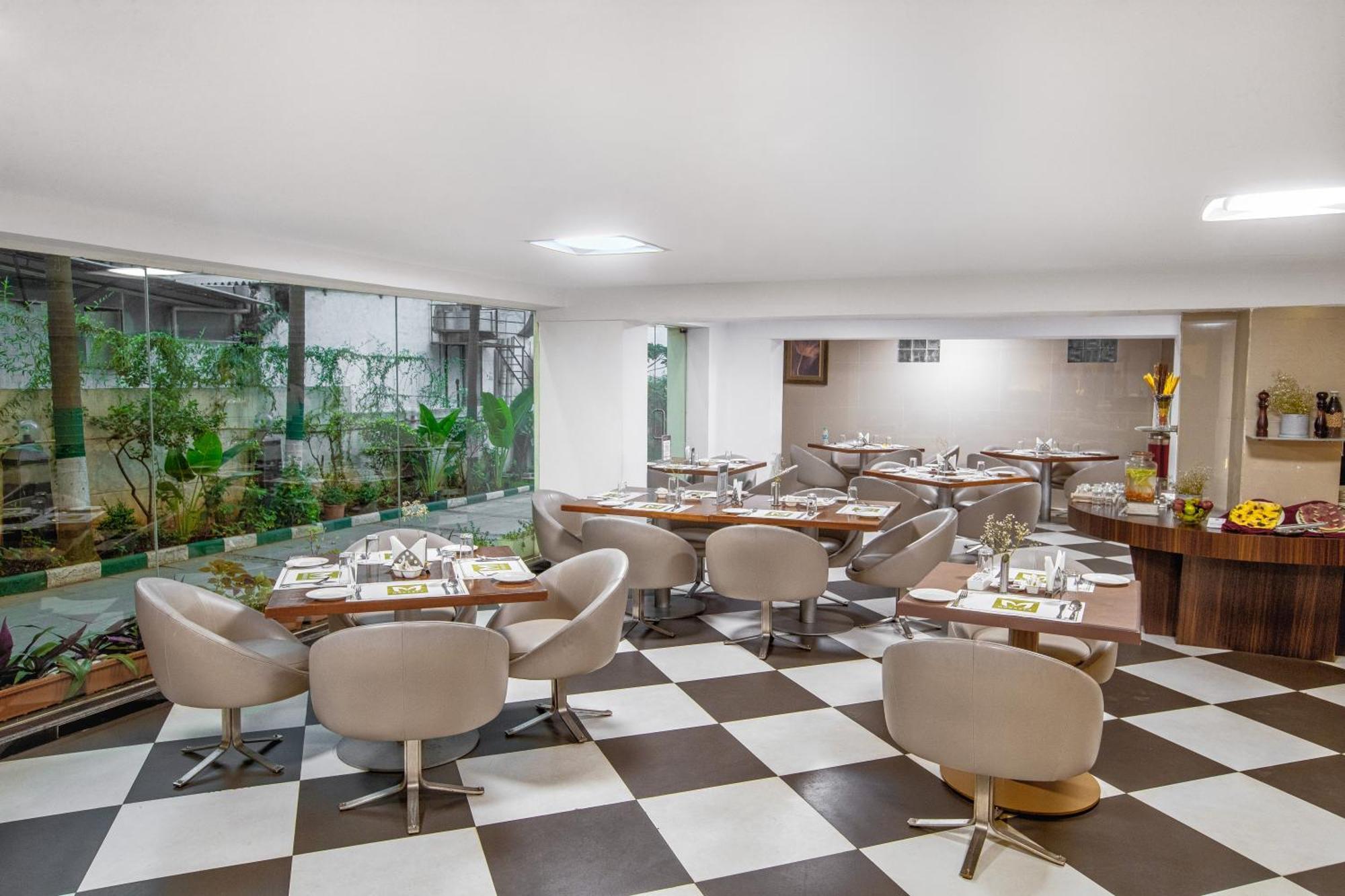 Hotel Monarch Luxur - Infantry Road Bangalore Exterior foto