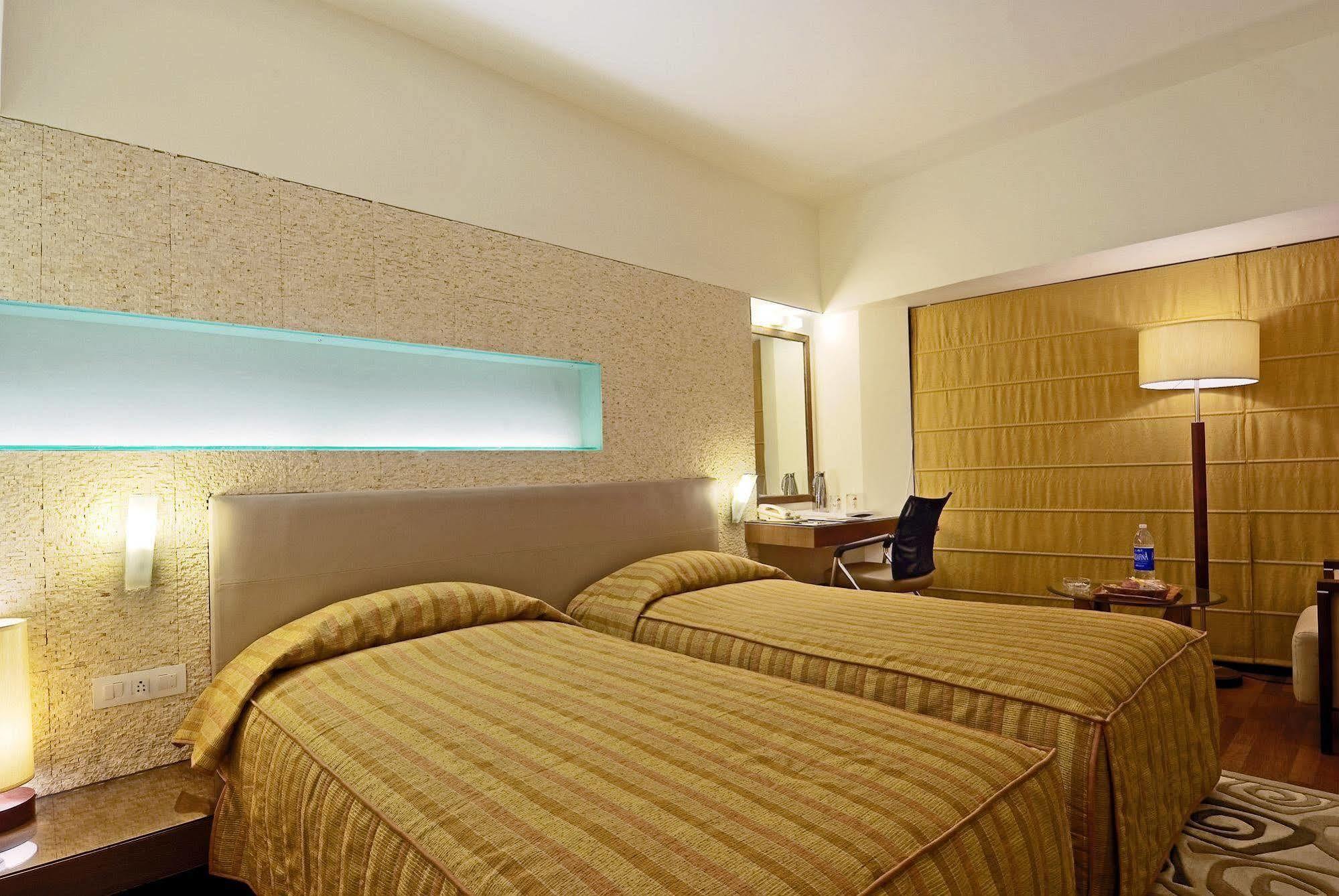 Hotel Monarch Luxur - Infantry Road Bangalore Zimmer foto