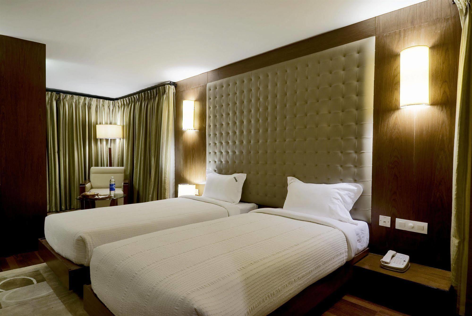 Hotel Monarch Luxur - Infantry Road Bangalore Zimmer foto